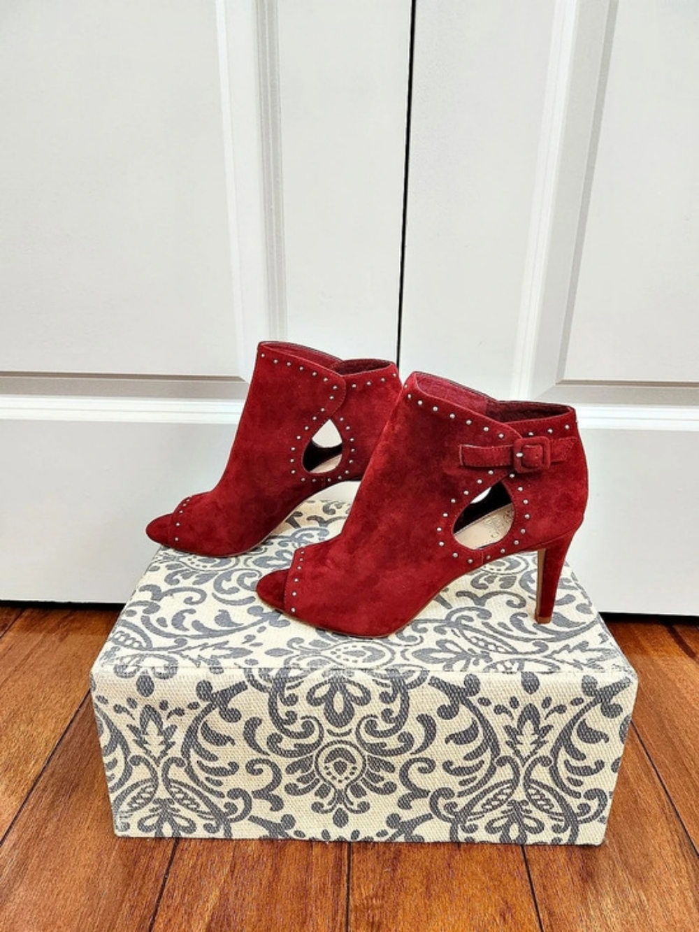 Vince Camuto VC-CAMPBREL Suede Heeled Booties in Cranberry Red US 8.5 M